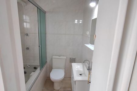 Casa para alugar com 350m², 4 quartos e 6 vagas Casa para alugar com 350m², 4 quartos e 6 vagasBanheiro da Suíte 1
