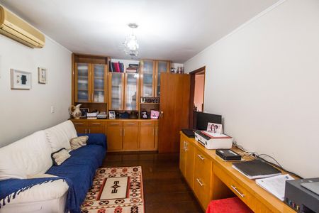 Casa à venda com 420m², 4 quartos e 4 vagas Casa à venda com 420m², 4 quartos e 4 vagasEscritório