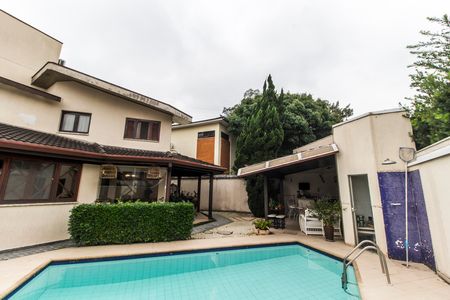 Casa à venda com 420m², 4 quartos e 4 vagas Casa à venda com 420m², 4 quartos e 4 vagasPiscina