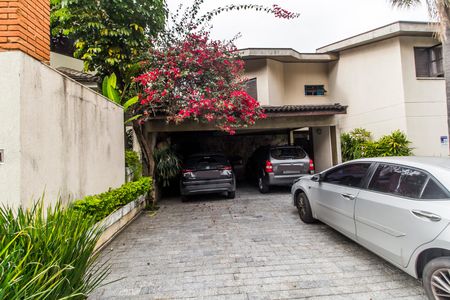 Casa à venda com 420m², 4 quartos e 4 vagas Casa à venda com 420m², 4 quartos e 4 vagasVista da Rua