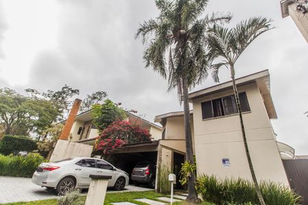 Casa à venda com 420m², 4 quartos e 4 vagas Casa à venda com 420m², 4 quartos e 4 vagasVista da Rua