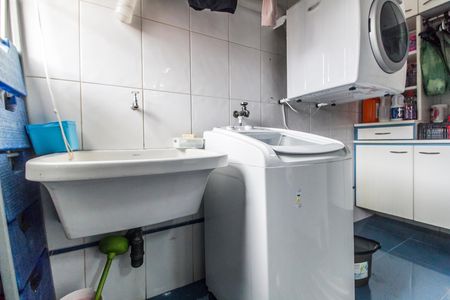 Casa à venda com 420m², 4 quartos e 4 vagas Casa à venda com 420m², 4 quartos e 4 vagasÁrea de Serviço