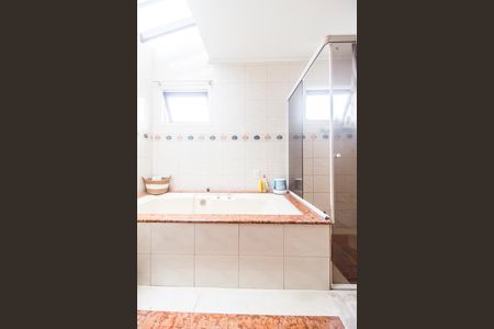 Casa à venda com 420m², 4 quartos e 4 vagas Casa à venda com 420m², 4 quartos e 4 vagasBanheiro da Suíte
