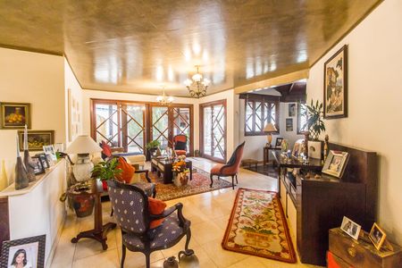 Casa à venda com 420m², 4 quartos e 4 vagas Casa à venda com 420m², 4 quartos e 4 vagasSala