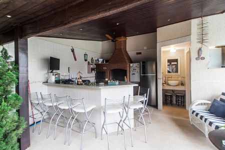Casa à venda com 420m², 4 quartos e 4 vagas Casa à venda com 420m², 4 quartos e 4 vagasÁrea gourmet