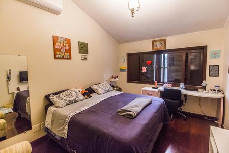 Casa à venda com 420m², 4 quartos e 4 vagas Casa à venda com 420m², 4 quartos e 4 vagasSuíte 2