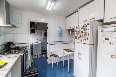 Casa à venda com 420m², 4 quartos e 4 vagas Casa à venda com 420m², 4 quartos e 4 vagasCozinha