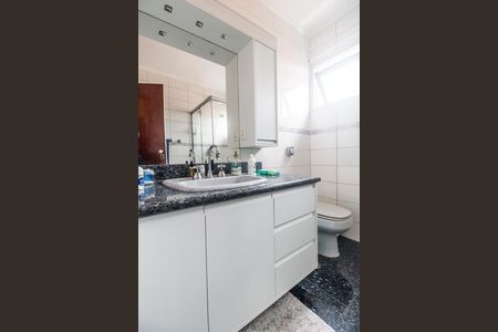 Casa à venda com 420m², 4 quartos e 4 vagas Casa à venda com 420m², 4 quartos e 4 vagasBanheiro da Suíte