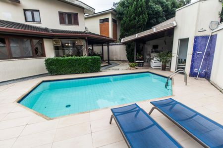 Casa à venda com 420m², 4 quartos e 4 vagas Casa à venda com 420m², 4 quartos e 4 vagasPiscina