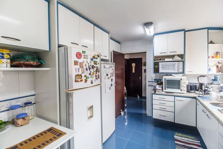 Casa à venda com 420m², 4 quartos e 4 vagas Casa à venda com 420m², 4 quartos e 4 vagasCozinha