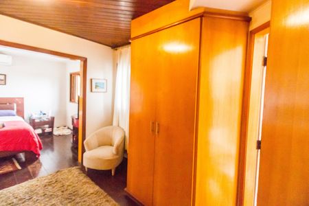 Casa à venda com 420m², 4 quartos e 4 vagas Casa à venda com 420m², 4 quartos e 4 vagasCloset da suíte