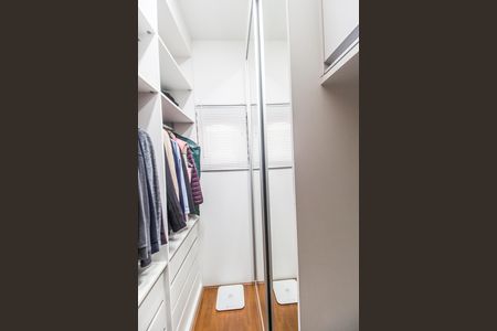 Casa à venda com 420m², 4 quartos e 4 vagas Casa à venda com 420m², 4 quartos e 4 vagasCloset da suíte