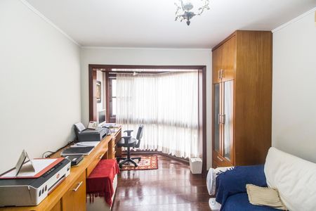 Casa à venda com 420m², 4 quartos e 4 vagas Casa à venda com 420m², 4 quartos e 4 vagasEscritório