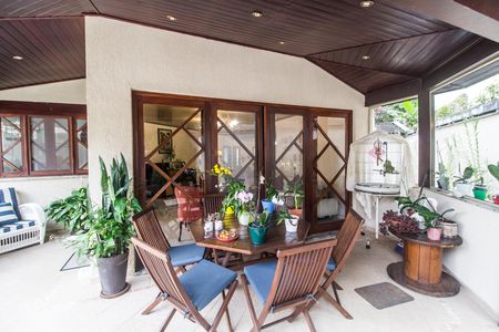 Casa à venda com 420m², 4 quartos e 4 vagas Casa à venda com 420m², 4 quartos e 4 vagasÁrea gourmet