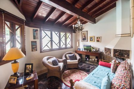 Casa à venda com 420m², 4 quartos e 4 vagas Casa à venda com 420m², 4 quartos e 4 vagasSala