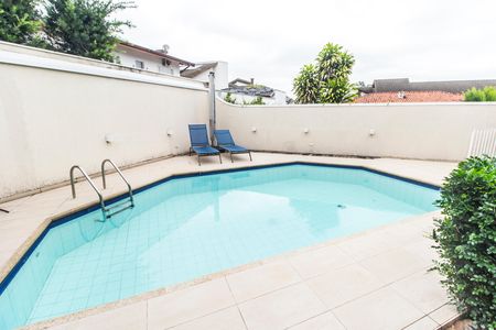 Casa à venda com 420m², 4 quartos e 4 vagas Casa à venda com 420m², 4 quartos e 4 vagasPiscina