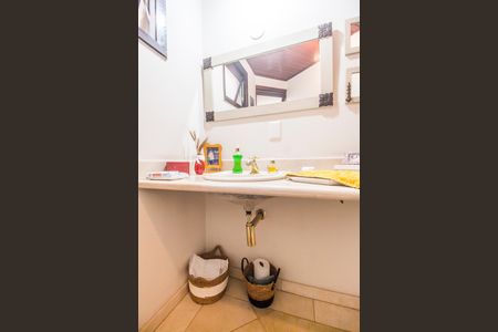 Casa à venda com 420m², 4 quartos e 4 vagas Casa à venda com 420m², 4 quartos e 4 vagasLavabo