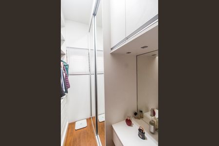 Casa à venda com 420m², 4 quartos e 4 vagas Casa à venda com 420m², 4 quartos e 4 vagasCloset da suíte
