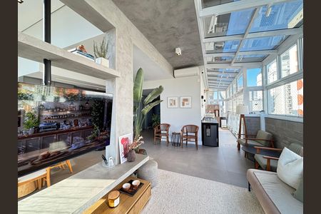 Apartamento à venda com 100m², 2 quartos e 2 vagasSala