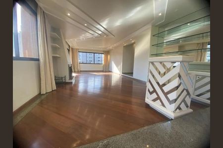 Apartamento para alugar com 250m², 4 quartos e 4 vagas