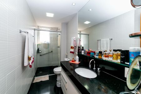 Apartamento à venda com 104m², 3 quartos e 3 vagas Apartamento à venda com 104m², 3 quartos e 3 vagasBanheiro da Suíte