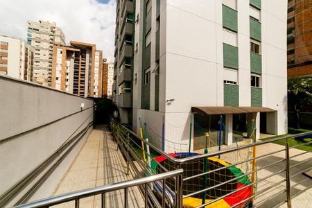 Apartamento à venda com 104m², 3 quartos e 3 vagas Apartamento à venda com 104m², 3 quartos e 3 vagasÁrea comum - Piscina