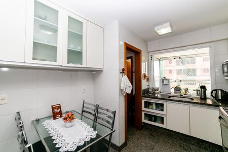 Apartamento à venda com 104m², 3 quartos e 3 vagas Apartamento à venda com 104m², 3 quartos e 3 vagasCozinha