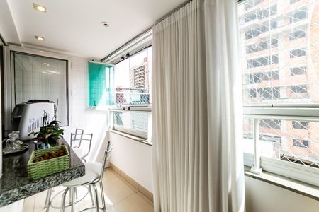 Apartamento à venda com 104m², 3 quartos e 3 vagas Apartamento à venda com 104m², 3 quartos e 3 vagasCopa