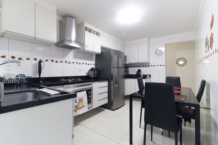 Casa à venda com 242m², 3 quartos e 2 vagasCozinha 