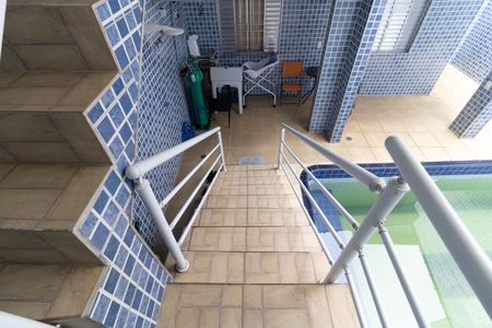 Casa à venda com 242m², 3 quartos e 2 vagasEscada
