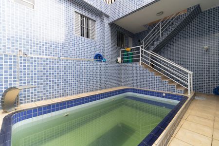 Casa à venda com 242m², 3 quartos e 2 vagasPiscina 