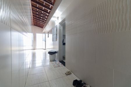 Casa à venda com 242m², 3 quartos e 2 vagasCorredor Lateral