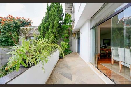 Casa à venda com 4 quartos, 530m² em Vila Progredior, São Paulo