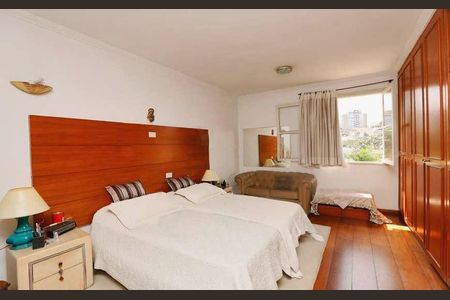 Casa à venda com 4 quartos, 530m² em Vila Progredior, São Paulo