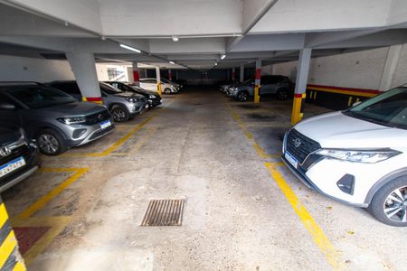Apartamento à venda com 160m², 4 quartos e 1 vaga Apartamento à venda com 160m², 4 quartos e 1 vagaEstacionamento