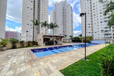 Apartamento à venda com 104m², 4 quartos e 2 vagas Apartamento à venda com 104m², 4 quartos e 2 vagasÁrea comum - Piscina