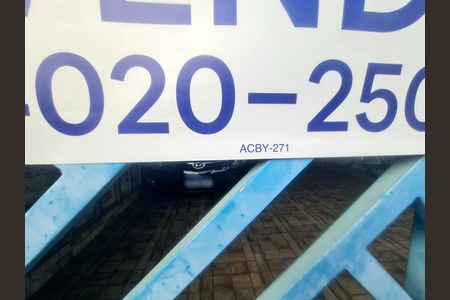 Casa à venda com 150m², 4 quartos e 2 vagasFachada do imóvel com placa QuintoAndar