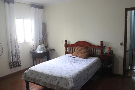 Casa à venda com 150m², 4 quartos e 2 vagasSuíte
