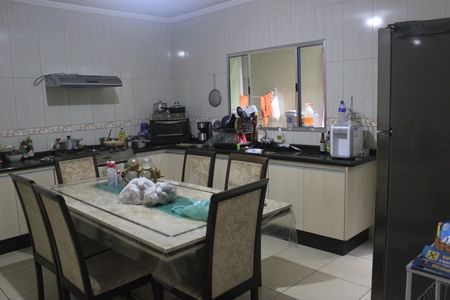 Casa à venda com 150m², 4 quartos e 2 vagasCozinha 01