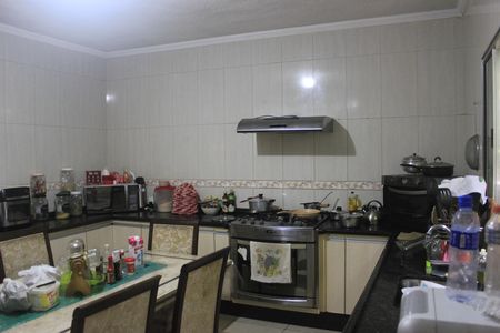Casa à venda com 150m², 4 quartos e 2 vagasCozinha 01