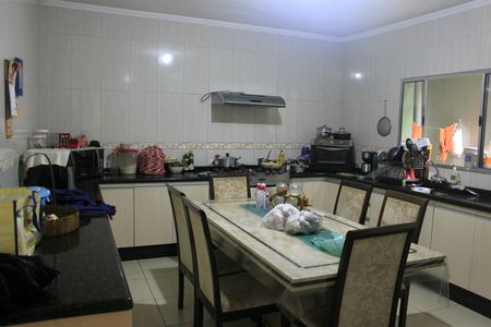 Casa à venda com 150m², 4 quartos e 2 vagasCozinha 01