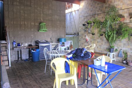Casa à venda com 150m², 4 quartos e 2 vagasVaranda gourmet com lavanderia