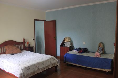 Casa à venda com 150m², 4 quartos e 2 vagasSuíte