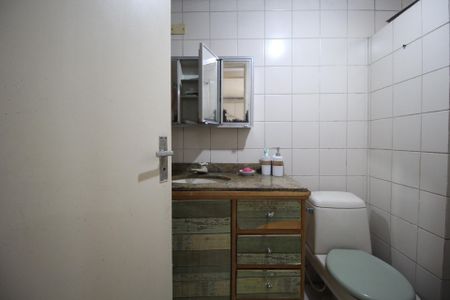 Casa à venda com 200m², 4 quartos e 4 vagasBanheiro 2