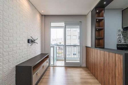 Sala de apartamento para alugar com 2 quartos, 42m² em Jardim Tupanci, Barueri