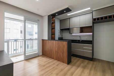 Sala de apartamento para alugar com 2 quartos, 42m² em Jardim Tupanci, Barueri