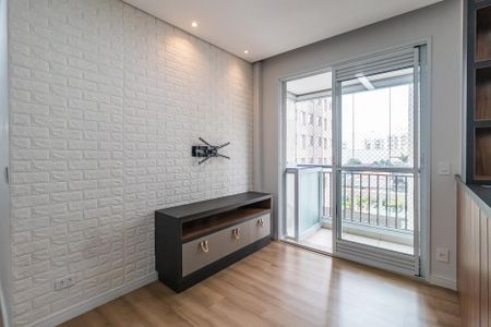 Sala de apartamento para alugar com 2 quartos, 42m² em Jardim Tupanci, Barueri