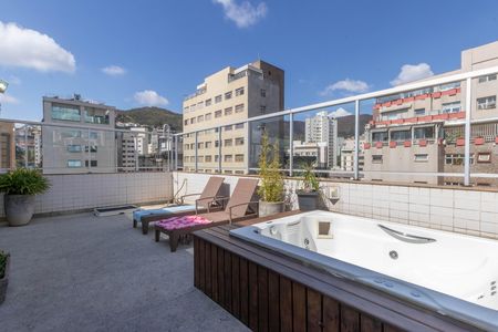 Apartamento à venda com 290m², 4 quartos e 4 vagas Apartamento à venda com 290m², 4 quartos e 4 vagasTerraço