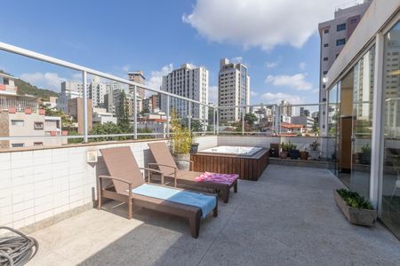 Apartamento à venda com 290m², 4 quartos e 4 vagas Apartamento à venda com 290m², 4 quartos e 4 vagasTerraço