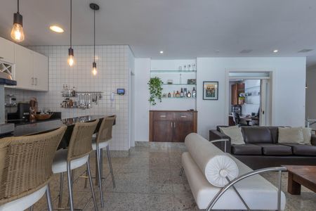 Apartamento à venda com 290m², 4 quartos e 4 vagas Apartamento à venda com 290m², 4 quartos e 4 vagasSala